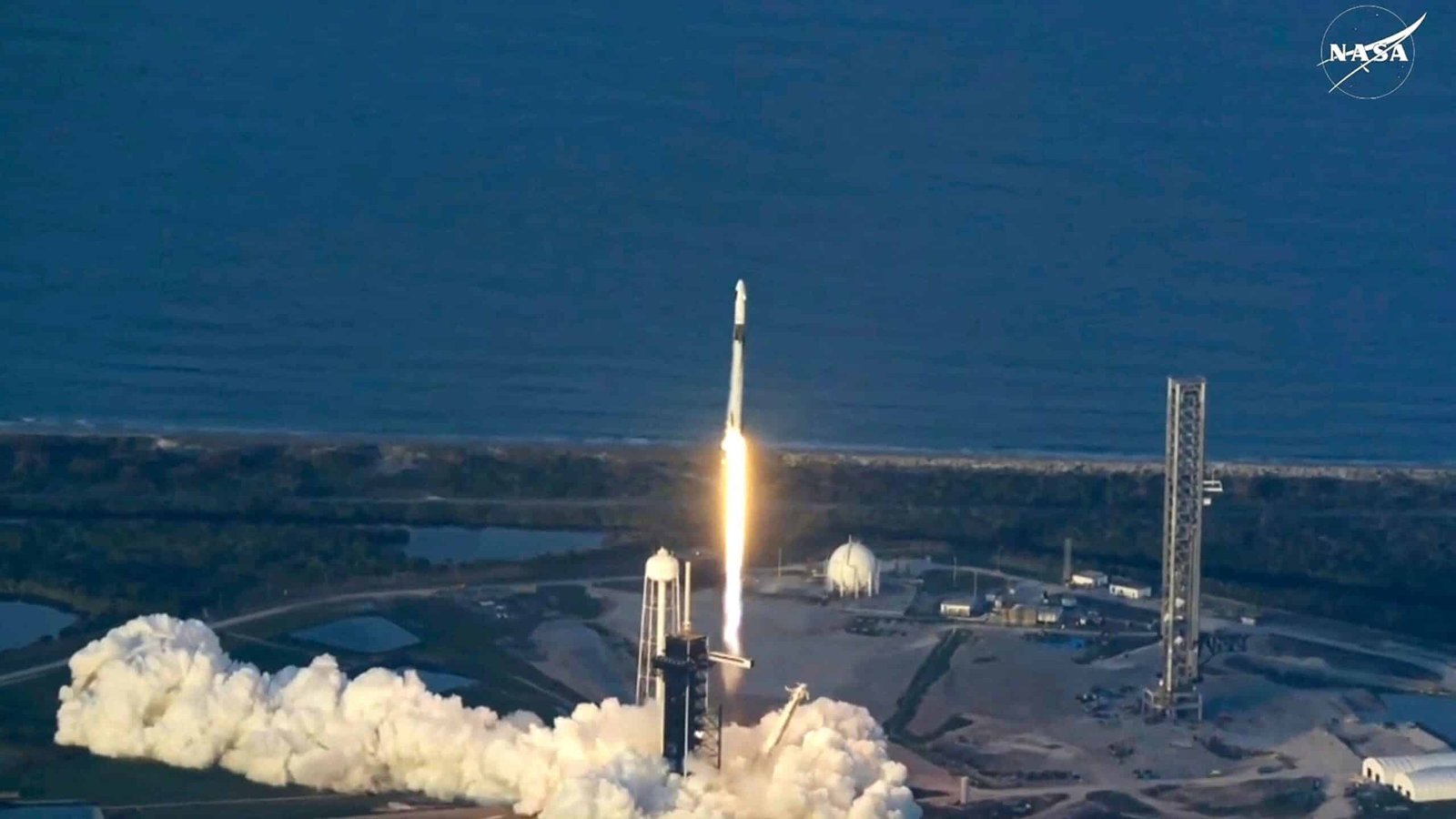 The successful launch of Dragon Spacex in the mission to get NASA astronauts on ISS returns to earth

