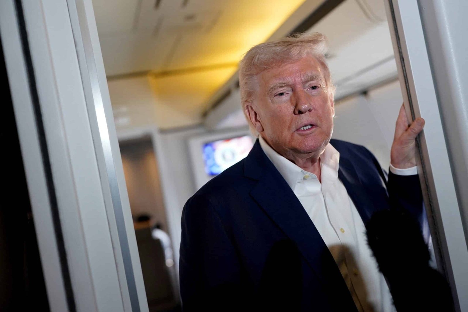 Photo: US President Donald Trump runs on the Air Force Airspaid on a trip to Palm Beach International Airport