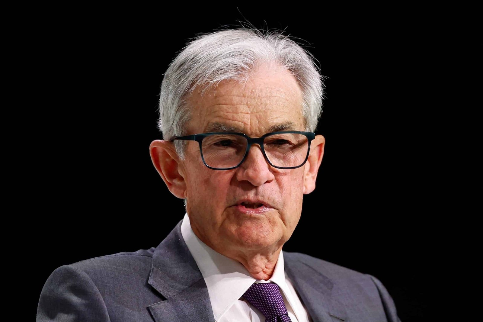 Fed holds a stable interest rate, opposing pressure from Trump

