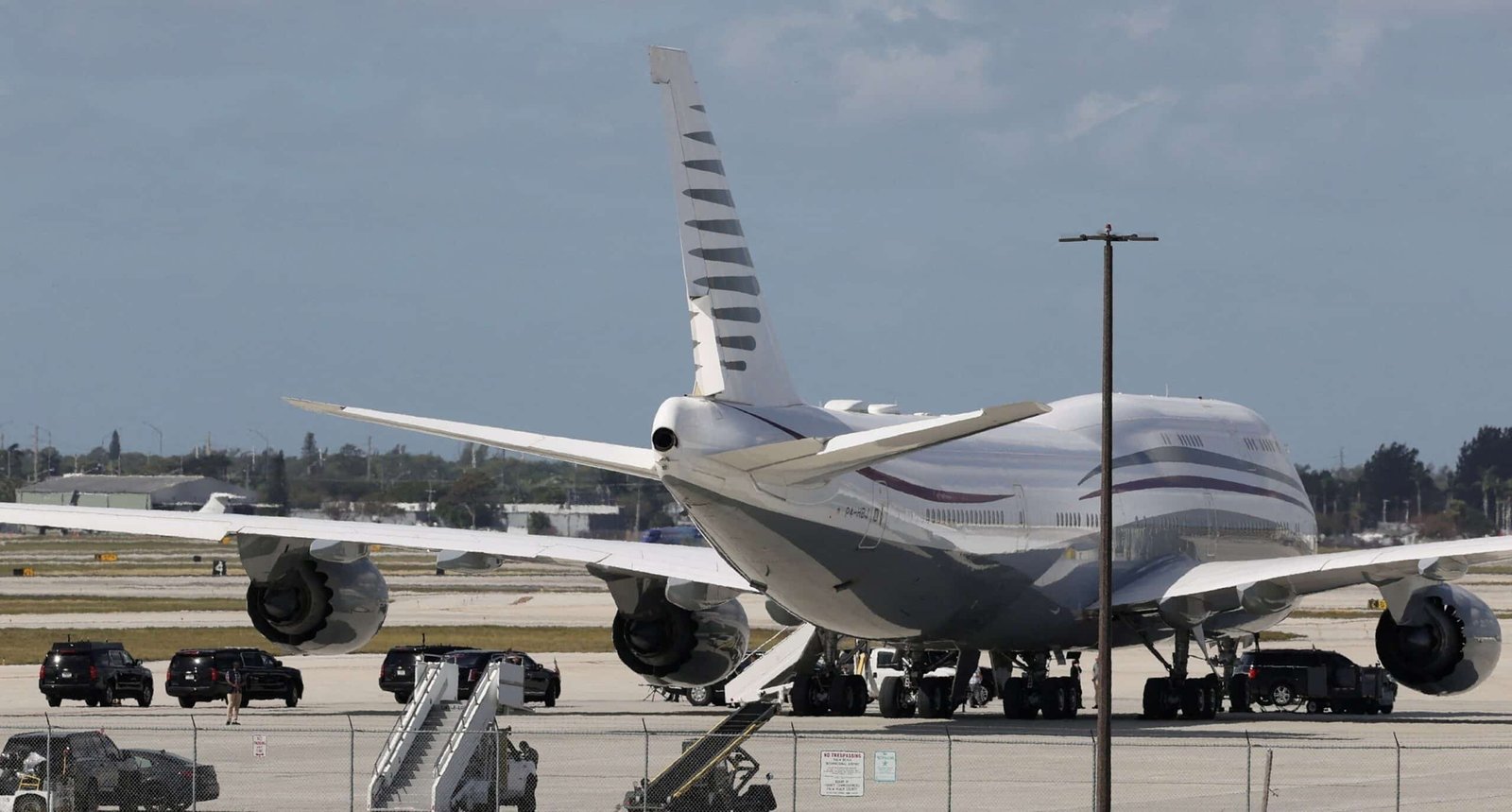 Republican PARTY Avoided, laughing at a question about Trump's Gift Aircraft from Qatar

