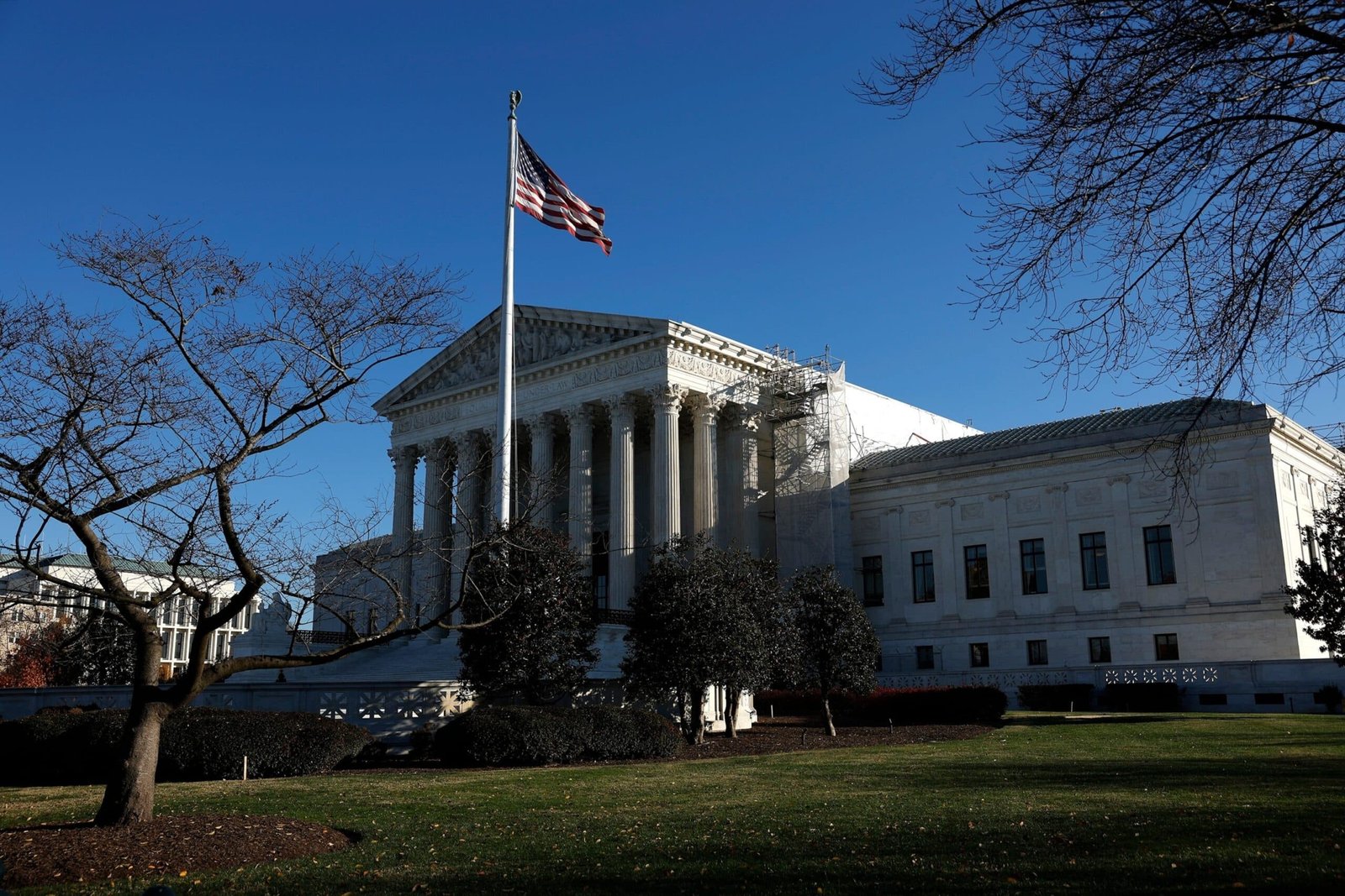 The Supreme Court allows Trump to implement the prohibition of transgender military service for now

