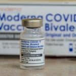 Why are more than 300 people in the US still dead because of Covid every week?