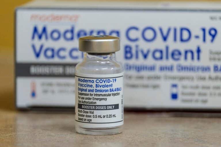 Why are more than 300 people in the US still dead because of Covid every week?

