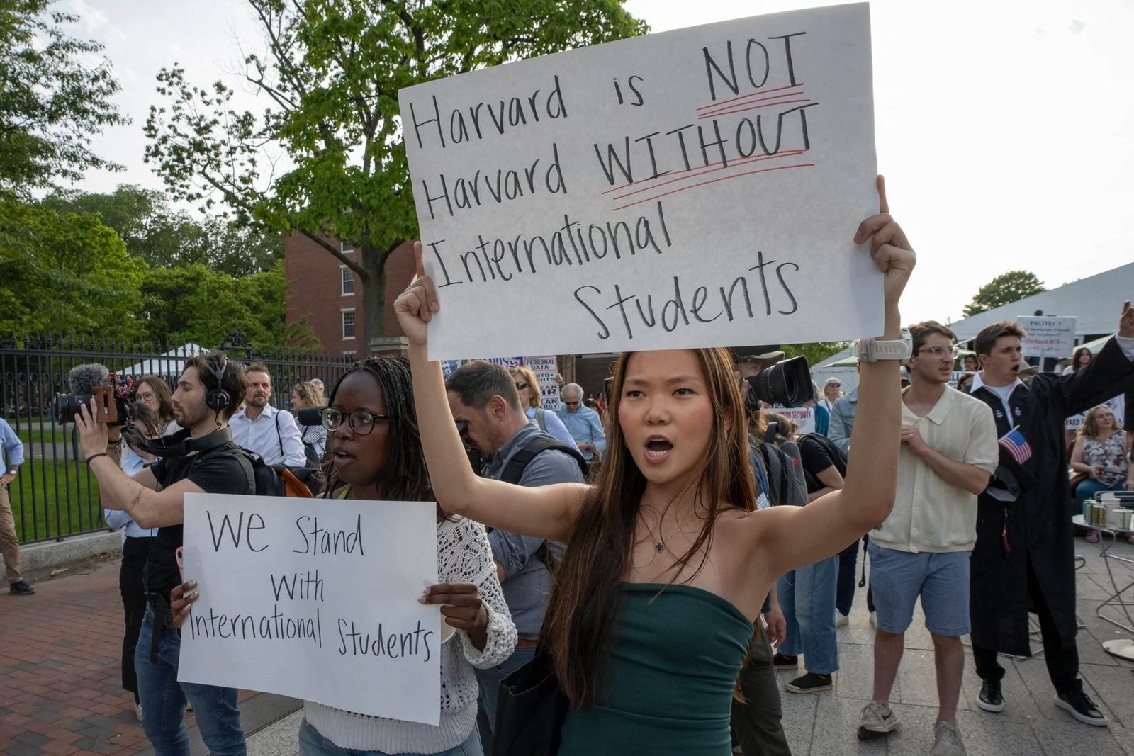 The judge expanded the block on Trump's ban which prohibited Harvard students from entering us

