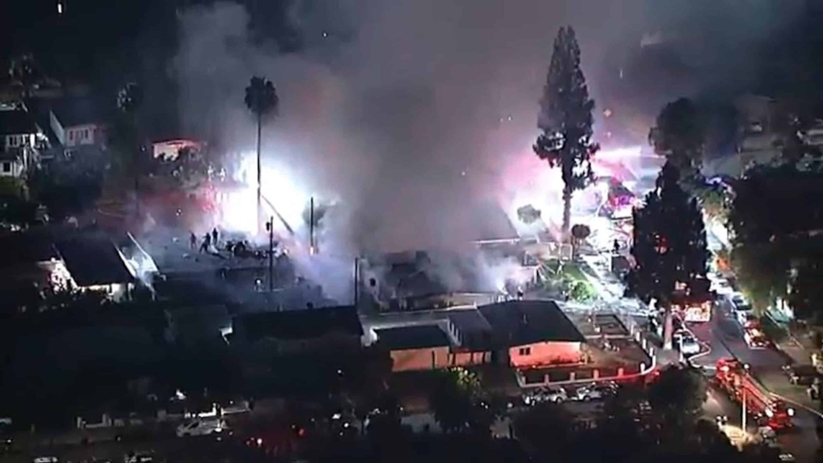 More than 100 firefighters fight with fireworks California API which makes women in critical condition

